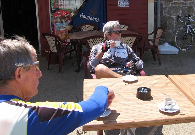 2011-06-16 48 Glomel - Cafe.jpg